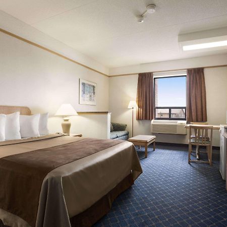 Travelodge By Wyndham Chatham Exterior photo